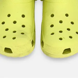 CROCS Classic Clog Pale Banana Yellow Unisex Men's 7 Women's 9 thumbnail 4