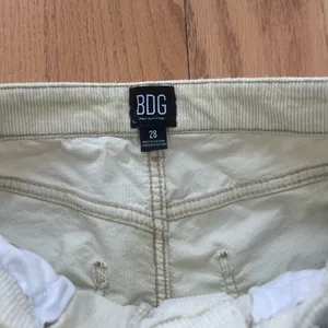 BDG Urban Outfitters Butter‎ Yellow Corduroy Mom High-Rise Pants Size 28 thumbnail 5