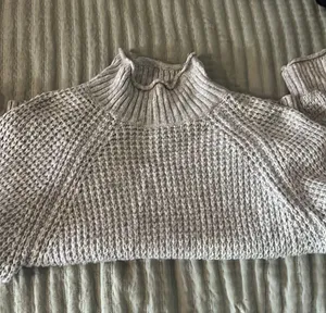 American Eagle Outfitters Turtleneck thumbnail 1