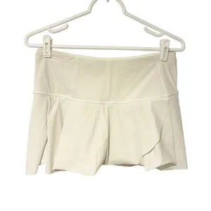 Lululemon White Hit Your Stride Skirt‎ Athletic Skort thumbnail 2