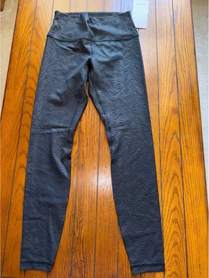 Lululemon Align High Rise 28” Aqueous Emboss Black Size 8 NWT thumbnail 3