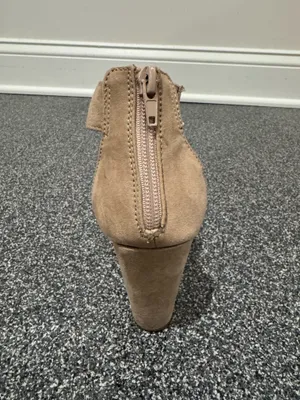 Chic Beige Suede High Heel Sandals Tan Size 7.5 thumbnail 3