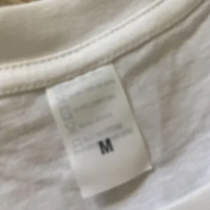 Source Unknown New unworn White Sisters Love Graphic Print T-shirt Size M thumbnail 3