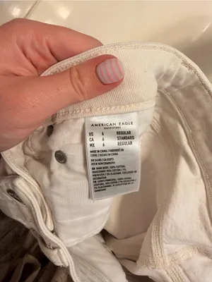 American Eagle Classic High-Rise Straight Jeans in Off-White Size: 6 Regular thumbnail 4
