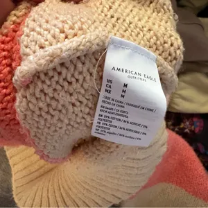 American Eagle Sweater. SZ Medium. Preloved and excellent condition. thumbnail 4