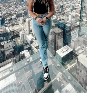 Abercrombie Light Wash 90s Ultra High-Rise Jeans thumbnail 6