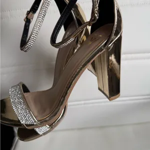 Windsor Gold Rhinestone Block Heel Sandals Size 6.5 NWT Glam Ankle Strap Heels thumbnail 6