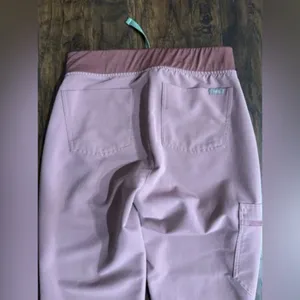 Women’s pink Figs Technical Collection medical scrubs pants joggers XS‎ thumbnail 8