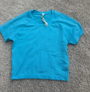 Blue Lululemon cropped swiftly tech  thumbnail 1