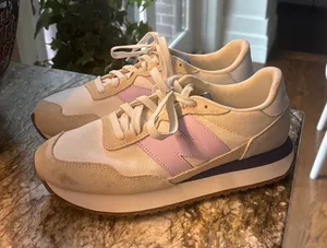 New Balance Shoes Women’s thumbnail 1