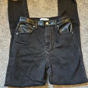 Abercrombie Curve Love Jeans thumbnail 1