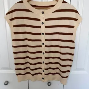Striped Button thumbnail 1
