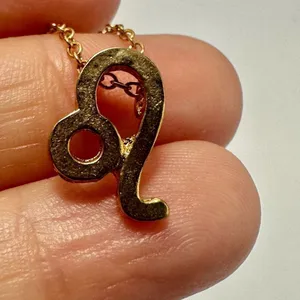 Leo zodiac sign gold tone pendant necklace thumbnail 9