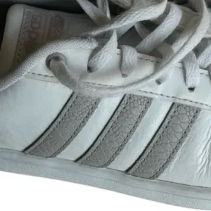 Adidas Women’s Athletic Sporty Court Style Lace Up Striped Sneakers Sz 7.5 thumbnail 6