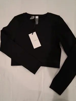 CALIA by Carrie Underwood Black Long-Sleeve Cropped Top thumbnail 1