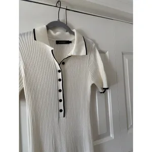 Merokeety Women’s Ribbed Knit Polo Sweater Dress Size Large Black Trim Midi thumbnail 6