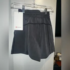 NWT Lululemon Softstreme High-Rise Short 4" -Black $78 MSRP thumbnail 6