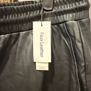✨SALE✨ T Tahari | Black Faux Leather Jogger Pants | Sz Large thumbnail 2