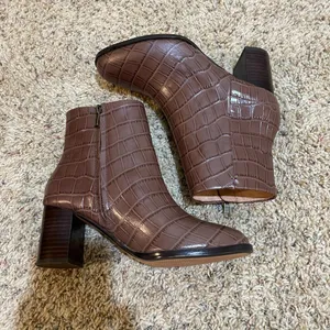 Madewell The Mira Side-Seam Ankle Boot in Croc Embossed Leather thumbnail 8