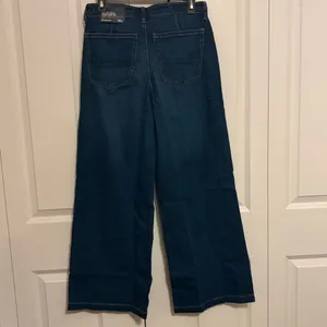 American Eagle Dreamy Drape Ultra Wide Leg Low Rise Jeans Size 2 NWT thumbnail 4