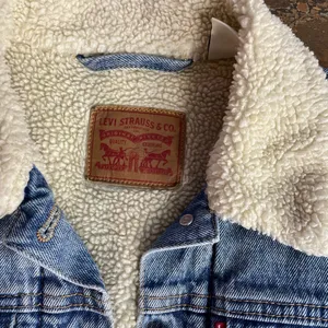 Levi's Premium Ex-Boyfriend Sherpa Lined Trucker Denim Jacket - Sz Med 🧡🎀 thumbnail 12