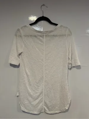 Athleta Classic White Scoop Neck Women's‎ Tee thumbnail 4