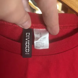 Divided H&M Red Long Sleeve 100% Cotton Tee with Stripe Size Medium thumbnail 5