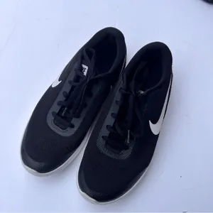 Nike Women's Black and White Athletic Sporty Running Swoosh Logo Sneakers Sz 8.5 thumbnail 2
