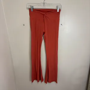 OFFLINE by Aerie RealMe Xtra Flare Leggings Coral Orange Crossover Twist M Short thumbnail 7