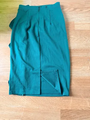 Emerald Green Ruffle-Front Pencil Skirt thumbnail 5
