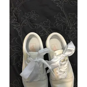 Vans old skool pearl white skater shoes thumbnail 2