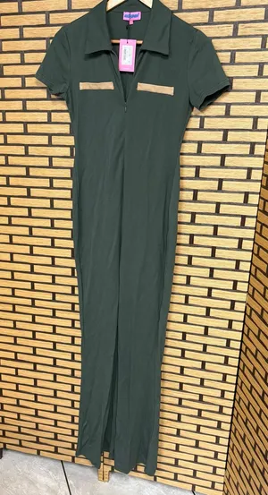 Edikted Carmin Olive Green Zip Front Jumpsuit Size Medium‎ thumbnail 1