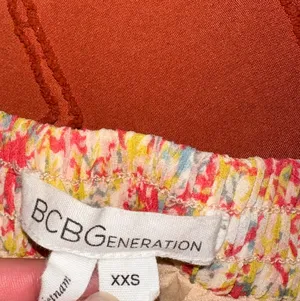 BCBGeneration Floral Shorts thumbnail 2