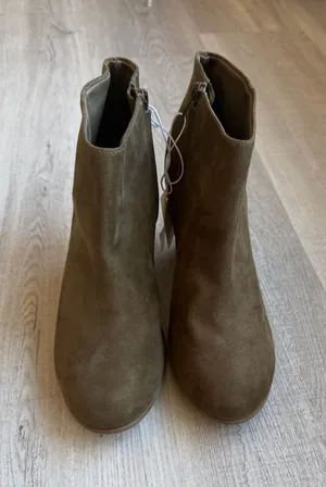 Old Navy Women’s Ankle Booties Olive Green Block Heel Size 10 New With Tag thumbnail 1