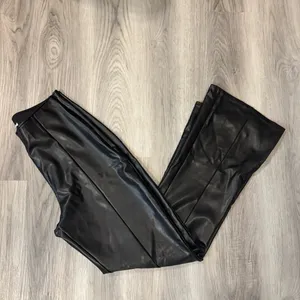 Abercrombie & Fitch Vegan Leather Pants Womens M Flare Slit Legs Black Split-Hem thumbnail 6