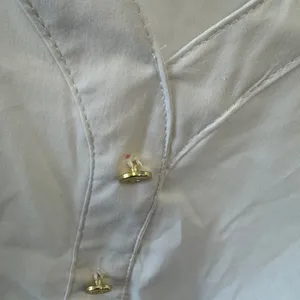 Adrienne Vittadini White‎ V-Neck Button Front Blouse Jersey Side Panels Medium thumbnail 7