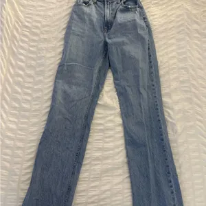 Abercrombie & Fitch 90s Straight Ultra High Rise Curve Love Jeans thumbnail 1