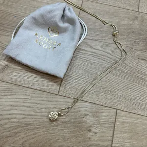 Kendra Scott Mother of Pearl Pendant Necklace white & gold thumbnail 2