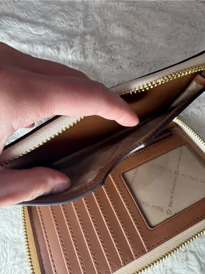 Michael Kors Jet Set Travel Wallet thumbnail 10