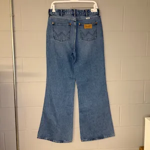 NWT Wrangler Bonnie 683 Loose Flare Jeans Women’s Size 27 32” Inseam Medium Wash thumbnail 7