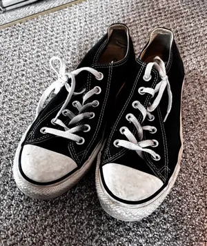 Black Low-Top Converse thumbnail 1