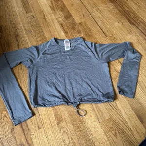 Gymshark Breeze Lightweight Seamless Long Sleeve Crop Top‎ Grey XS thumbnail 8