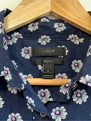 J. Crew Long Sleeve Perfect Button Down Shirt Floral Size 8 Navy Blue Top thumbnail 2