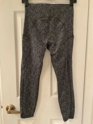 Athleta Leggings Black Small Women’s High-Rise 23" Salutation Stash Pockets thumbnail 5