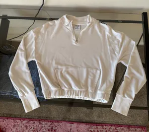 Gymshark cropped White sweater thumbnail 1