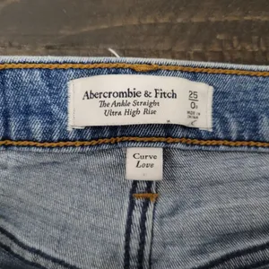 Abercrombie & Fitch Curve Love Ultra High Rise Ankle Straight Jeans Women’s 25/0 thumbnail 8