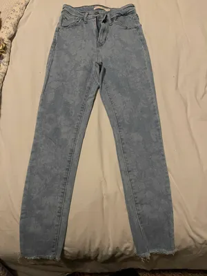 Levi's 721 High-Rise Skinny Jeans thumbnail 1
