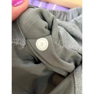 Lululemon On The Fly Short 2.5 Gray Size 6 Stretch Travel Running Athletic thumbnail 6