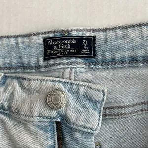 Abercrombie & Fitch Women's Light Wash Simone High Rise Ankle Jean‎ 4S thumbnail 7