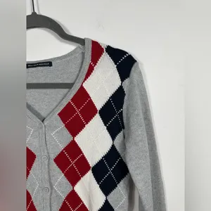 Brandy‎ Melville Elizabeth Argyle Cropped Cardigan Gray Red Navy Size Small thumbnail 4